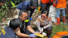 Kepolisian mengidentifikasi lima potongan tulang yang diduga merupakan bagian dari jasad Alvaro Kiano Nugroho (6), korban penculikan dan pembunuhan, di area Jembatan Cilalay, Tenjo, Kabupaten Bogor, Jawa Barat.