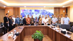 Asosiasi Media Siber Indonesia (AMSI) menghadiri pertemuan dengan Komite Percepatan Reformasi Polri di Gedung Sekretariat Negara pada Rabu, 26 November 2025. Ketua Umum AMSI, Wahyu Dhyatmika, hadir langsung bersama Ketua Badan Pengawas dan Pertimbang