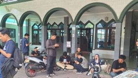 Polisi mengungkap bahwa marbot atau penjaga masjid yang menjadi saksi dalam kasus pembunuhan Alvaro hanya mampu mengenali suara tersangka, Alex Iskandar (49), karena kondisi penglihatannya sudah rabun. "Hasil keterangan dari marbot itu, beliau itu ti