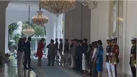 Sejumlah menteri yang turut menyambut adalah Menteri Luar Negeri Sugiono, Menteri Sekretaris Negara Prasetyo Hadi, Menko bidang Perekonomian Airlangga Hartarto, Sekretaris Kabinet Teddy Indra Wijaya.