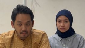 Setelah heboh kasus hilangnya tumbler di Kereta Rel Listrik (KRL) yang sempat viral di media sosial, pasangan suami istri Alvin Harris Setiadi dan Anita Dewi akhirnya muncul memberikan klarifikasi resmi. 