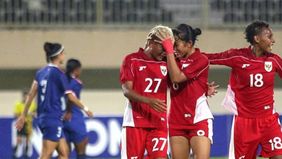 Indonesia yang terus menyerang, malah tertinggal terlebih dahulu pada menit ke-20. Vivi Oktavia gagal mengantisipasi bola dan melakukan clearence yang malah berbelok ke gawang sendiri. Nepal unggul 1-0.