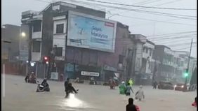 Sejumlah kawasan di Kota Medan, Sumatera Utara, kembali dilanda banjir pada Kamis, 27 November 2025, setelah hujan intens mengguyur sejak Rabu, 26 November 2025 malam hingga Kamis, 27 November 2025 pagi. Genangan air bervariasi mulai dari setinggi ma