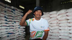 Kelompok petani menyambut baik kebijakan Presiden Prabowo Subianto menurunkan harga pupuk sebesar 20 persen.