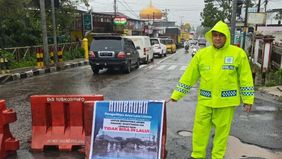 Kepolisian Resor Kota Padang Panjang, Sumatera Barat menutup akses jalan menuju Lembah Anai menyusul terjadinya longsor di wilayah tersebut.