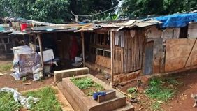 Anita Wijaya, salah satu warga yang tinggal di Tempat Pemakaman Umum (TPU) Menteng Pulo II, Tebet, Jakarta Selatan, menyatakan setuju direlokasi dan sudah diberikan rumah susun (rusun) di Pengadegan.