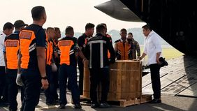 Setelah memastikan keberangkatan pesawat bantuan untuk tiga provinsi tedampak bencana alam, Sekretaris Kabinet Teddy Indra Wijaya merinci jenis bantuan yang diberangkatkan pemerintah