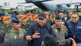 Gubernur Sumatera Utara (Sumut) Bobby Nasution bertolak menuju wilayah Tapanuli Tengah (Tapteng) menggunakan pesawat Hercules A-1340 untuk mengirimkan berbagai bantuan logistik dan obat-obatan bagi korban bencana banjir bandang dan tanah longsor.