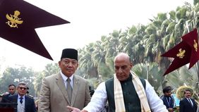 Menteri Pertahanan RI Sjafrie Sjamsoeddin bertemu dengan Menteri Pertahanan India Shri Rajnath Singh dalam Dialog Tingkat Menteri Pertahanan Ketiga yang berlangsung di New Delhi, India, pada Kamis 27 November 2025, untuk membahas sejumlah agenda kerj