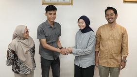 PT Kereta Api Indonesia (Persero) melakukan proses mediasi antara Petugas Passenger Service Stasiun Rangkasbitung dan salah satu pengguna Commuter Line yang sebelumnya melaporkan barang bawaannya tertinggal di dalam kereta. 