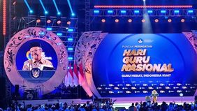 Menteri Pendidikan Dasar dan Menengah (Mendikdasmen) Abdul Mu’ti memaparkan berbagai capaian program peningkatan kesejahteraan guru kepada Presiden Prabowo Subianto dalam acara Puncak Peringatan Hari Guru Nasional (HGN) 2025.
