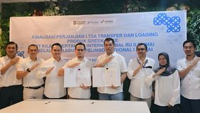 PT Pertamina Trans Kontinental (PTK) dan PT Pelindo Multi Terminal (PMT) resmi menandatangani kerja sama strategis untuk layanan transfer dan loading produk Green Coke dari Refinery Unit II Dumai.