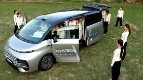 Model Minivan Geely Galaxy V900 Merupakan Varian EREV Dari LEVC L380.
