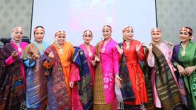 Hari Ulos Nasional diperingati setiap tanggal 17 Oktober. Tanggal ini ditetapkan pada tahun 2015 oleh Kemendikbud untuk mengenang penetapan ulos sebagai warisan budaya tak benda Indonesia pada tahun 2014. 