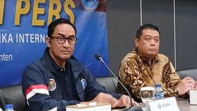 Badan Narkotika Nasional (BNN) bersama tim gabungan dari Badan Intelijen Strategis (BAIS) TNI berhasil menangkap Dewi Astutik alias Mami, sosok yang diduga menjadi penyelundup dua ton sabu dalam jaringan narkotika internasional Golden Triangle.