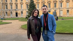 Angel Karamoy mengajak kekasihnya ke Inggris.