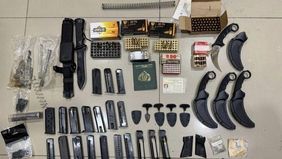 Tim Subdit Jatanras Direktorat Reserse Kriminal Umum Polda Metro Jaya mengamankan ratusan butir amunisi ilegal dari dua pria berinisial OA (55) dan RS dalam operasi di wilayah Jakarta Barat. 