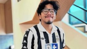 Ferry Irwandi berhasil mengumpulkan Rp10,3 miliar penggalangan dana untuk membantu korban banjir di Sumatera.