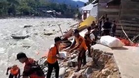 Badan Penanggulangan Bencana Daerah (BPBD) Kabupaten Nagan Raya, Provinsi Aceh, melaporkan bahwa sebanyak 25.608 jiwa atau 8.258 kepala keluarga (KK) terdampak banjir bandang dan banjir luapan yang terjadi pada Rabu, 26 November 2025, hingga Kamis, 2