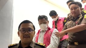 Penyidik Pidana Khusus Kejaksaan Negeri Kabupaten Pangkajene dan Kepulauan (Pangkep) resmi menahan tiga orang tersangka dalam kasus dugaan korupsi dana penyelenggaraan pilkada serentak 2024 di Komisi Pemilihan Umum (KPU) Kabupaten Pangkep, Sulawesi S