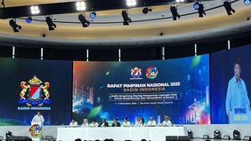 Utusan Khusus Presiden RI untuk Iklim dan Energi, Hashim Djojohadikusumo, menyerukan agar dunia usaha dan industri mulai mengurangi ketergantungan terhadap energi fosil secara bertahap (phase down) dan beralih menuju energi baru terbarukan (EBT) yang