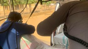 Kapolri kembali menunjukkan kepedulian terhadap masyarakat terdampak bencana di Provinsi Aceh dengan menyalurkan bantuan kemanusiaan ke wilayah Aceh Tamiang. Kondisi lokasi yang masih terisolir dan tidak memungkinkan helikopter Polri untuk melakukan 