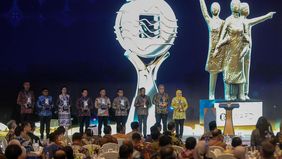 PT Bank Negara Indonesia (Persero) Tbk atau BNI meraih dua kategori penghargaan dalam ajang BI Awards 2025 yang digelar Bank Indonesia (BI) pada Pertemuan Tahunan Bank Indonesia, Jumat, 28 November 2025. Penghargaan diserahkan Gubernur BI Perry Warji