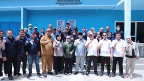 Menteri Desa dan Pembangunan Daerah Tertinggal (Mendes PDT) Yandri Susanto ground breaking atau peletakan batu pertama pembangunan Koperasi Desa (Kopdes) Merah Putih di Desa Bonto Matene, Kabupaten Maros, Selasa, 2 Desember 2025.