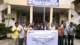 Bank Mandiri kembali menegaskan perannya sebagai mitra strategis pemerintah dengan bergerak cepat menyalurkan bantuan kemanusiaan bagi masyarakat yang terdampak bencana banjir dan longsor di wilayah Aceh, Sumatera Utara, dan Sumatera Barat.