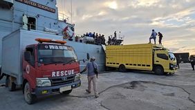 Juru Bicara Pos Komando Tanggap Darurat Bencana Hidrometeorologi Aceh, Murthalamuddin, menyampaikan bahwa TNI Angkatan Laut telah menyiapkan beberapa Kapal Perang Republik Indonesia (KRI) untuk mempercepat penyaluran bantuan kemanusiaan. 