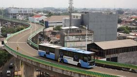 Operasional Transjakarta pada koridor 13 (Tendean–Ciledug), termasuk rute 13B (Puri Beta–Pancoran Barat), L13E (Puri Beta 2–Flyover Kuningan), serta layanan mikrotrans JAK 107 (Jembatan Garden–Puri Beta), mengalami keterlambatan karena adanya pekerja