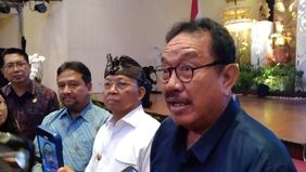 Gubernur Bali Wayan Koster menyatakan rencana untuk menghentikan praktik akomodasi berbasis platform seperti Airbnb di Bali karena dinilai tidak memberikan kontribusi terhadap pendapatan asli daerah (PAD). Hal itu disampaikan saat menghadiri Musyawar