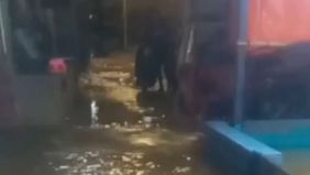 Badan Penanggulangan Bencana Daerah (BPBD) DKI Jakarta melaporkan bahwa banjir rob kembali menggenangi kawasan Pluit, Kecamatan Penjaringan, Jakarta Utara, pada Kamis siang. Sebanyak tiga RT tercatat terendam akibat pasang air laut tersebut.