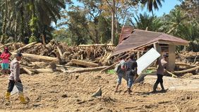 Posko dan lokasi pengungsian ini didirikan BNPB bersama pemerintah daerah.