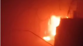 Update kebakaran di Pasar Anyar, Kota Bogor pada Kamis pagi, 4 Desember 2025.
Saat ini sedang dalam penanganan petugas pemadam kebakaran.