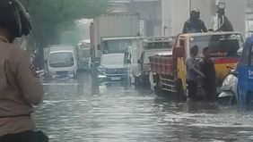 Banjir rob kembali melanda wilayah Jakarta Utara pada Kamis pagi, dengan kawasan Jalan RE Martadinata, Papanggo, Tanjung Priok, menjadi lokasi yang terdampak paling parah.