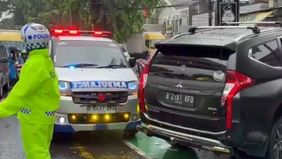 Dua orang pengendara tewas dalam kecelakaan lalu lintas yang terjadi di kawasan Rawamangun, Pulogadung, Jakarta Timur, pada Kamis, 4 Desember 2025 siang.