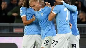 Lazio menciptakan peluang terlebih dahulu pada pertandingan ini dan sempat menciptakan peluang melalui tembakan Valentin Castellanos yang masih dapat dibendung lini pertahanan Milan.