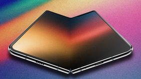 Apple dilaporkan berencana melepas slot kartu SIM fisik pada perangkat iPhone lipat pertamanya dan hanya mengandalkan teknologi eSIM sebagai konektivitas utama.