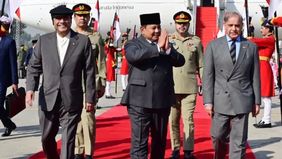 Kedatangan Presiden Republik Indonesia Prabowo Subianto di Islamabad mendapatkan penyambutan resmi yang hangat dari Pemerintah Pakistan.