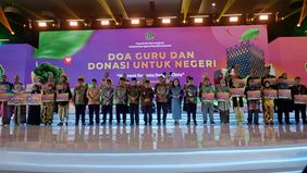 Menteri Agama Nasaruddin Umar menghadiri Humas Kemenag Award 2025 yang digelar di Jakarta, Senin 1 Desember 2025, sekaligus menyalurkan bantuan kemanusiaan senilai Rp155,5 miliar bagi masyarakat terdampak banjir dan tanah longsor di Sumatera.