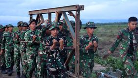 Badan Nasional Penanggulangan Bencana (BNPB) menyampaikan bahwa sejumlah jembatan darurat atau bailey mulai dipasang di beberapa titik di Sumatera Barat untuk memulihkan akses yang terputus akibat bencana.