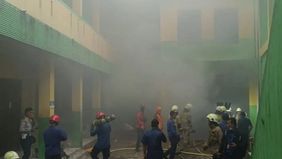 Kebakaran yang terjadi di lantai dasar Pondok Pesantren (Ponpes) Al Mawaddah Ciganjur, Jagakarsa, Jakarta Selatan, menyebabkan sedikitnya sembilan santri laki-laki mengalami sesak napas pada Rabu, 10 Desember 2025.