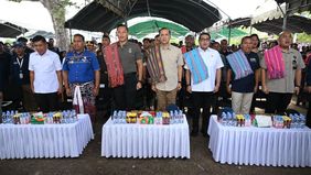 Setelah menunggu hingga 25 tahun, warga transmigran di Kawasan Transmigrasi Ponu, Kabupaten Timor Tengah Utara (TTU), Provinsi Nusa Tenggara Timur, akhirnya menerima Sertifikat Hak Milik (SHM) atas lahan yang mereka tempati. Total 1.800 SHM diserahka