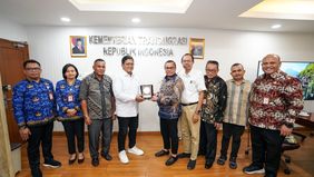 Bupati Buru Selatan, La Hamidi, menyoroti banyaknya potensi ekonomi di daerahnya yang hingga kini belum dimanfaatkan secara optimal. Hal tersebut ia sampaikan saat bertemu Wakil Menteri Transmigrasi, Viva Yoga Mauladi.