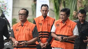 Bupati Lampung Tengah, Ardito Wijaya, yang baru saja ditetapkan sebagai tersangka oleh Komisi Pemberantasan Korupsi (KPK), memilih tidak memberikan penjelasan mengenai perkara yang menjeratnya. 