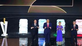 Presiden FIFA, Gianni Infantino, dituduh melanggar kode etik setelah menyerahkan penghargaan "FIFA Peace Prize" kepada Presiden Amerika Serikat, Donald Trump.