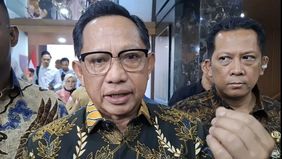Mendagri Tito Karnavian meminta Irjen Kementerian Dalam Negeri, Sang Made Mahendra Jaya, untuk segera berkoordinasi dengan KPK terkait OTT terhadap Bupati Lampung Tengah.