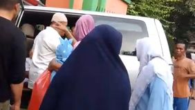 Jumlahnya lebih dari satu orang