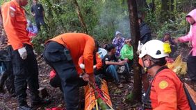 Operasi penyelamatan oleh tim SAR gabungan berhasil mengevakuasi seorang pendaki berusia 17 tahun yang dilaporkan meninggal dunia setelah terjatuh di jalur Aik Berik, kawasan Gunung Rinjani, Lombok, Nusa Tenggara Barat, pada Rabu malam sekitar pukul 
